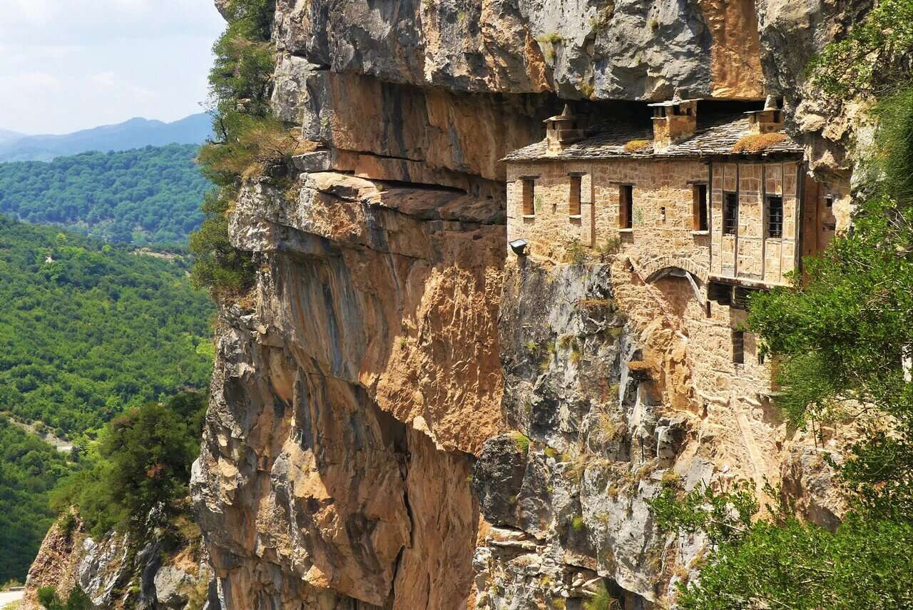Grecja Epir Skalny klasztor w Kipina puzzle online
