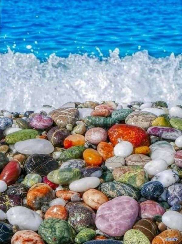 Kreta kolorowe kamienie na plaży puzzle online