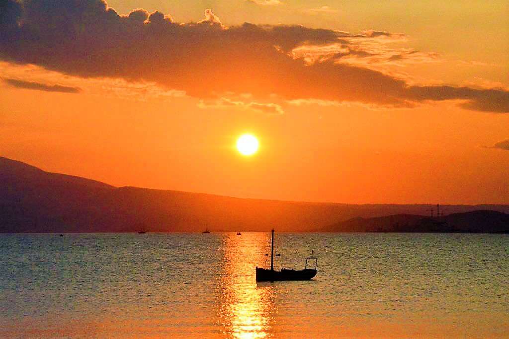 Zachód słońca na greckiej wyspie puzzle online