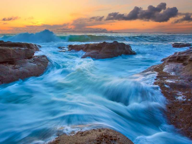 Przypływ i fale wśród skał -Tide And Waves puzzle online