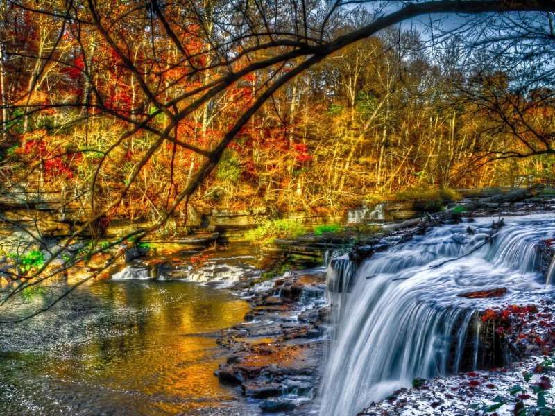 Leśny wodospad jesienią, co za piękny widok puzzle online