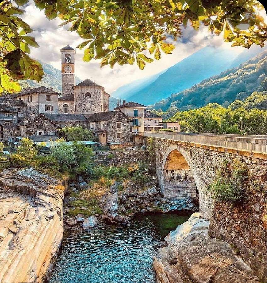 Małe miasteczko we Włoszech puzzle online