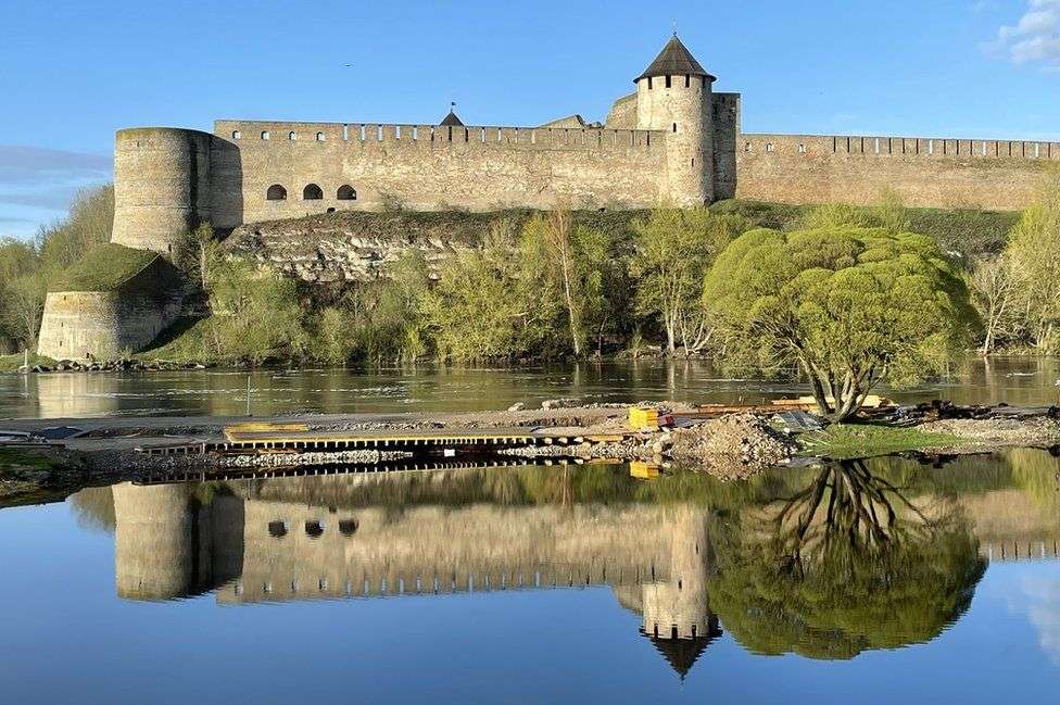 Kompleks zamkowy w Estonii Narva puzzle online