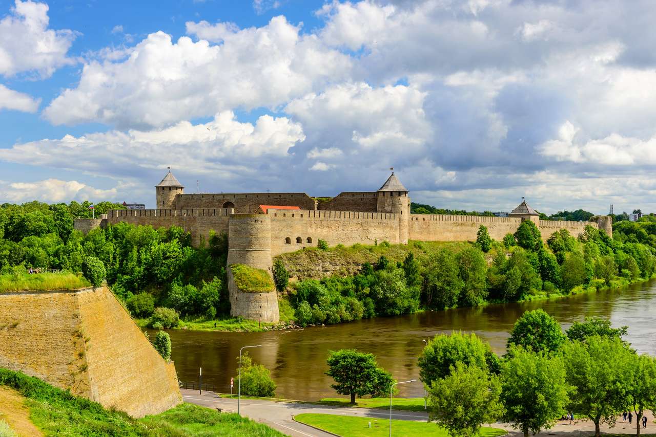 Kompleks zamkowy w Estonii Narva puzzle online