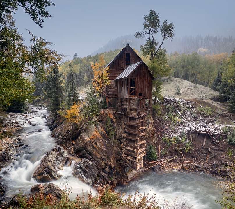 Cottage by the river jigsaw puzzle