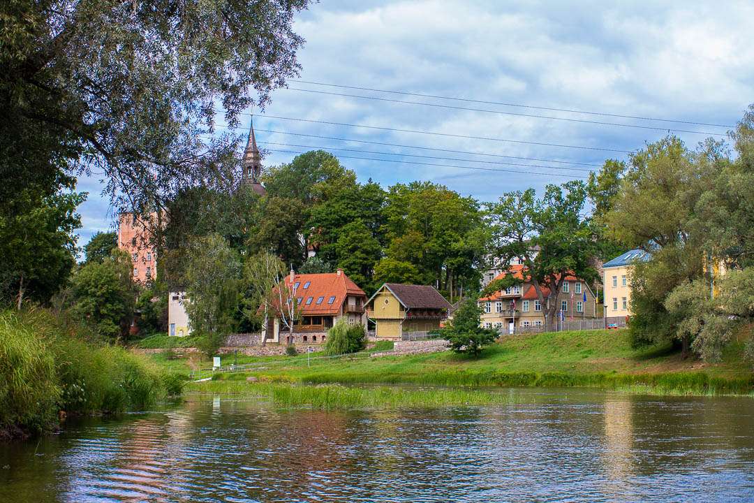 Łotwa Valmiera nad jeziorem puzzle online