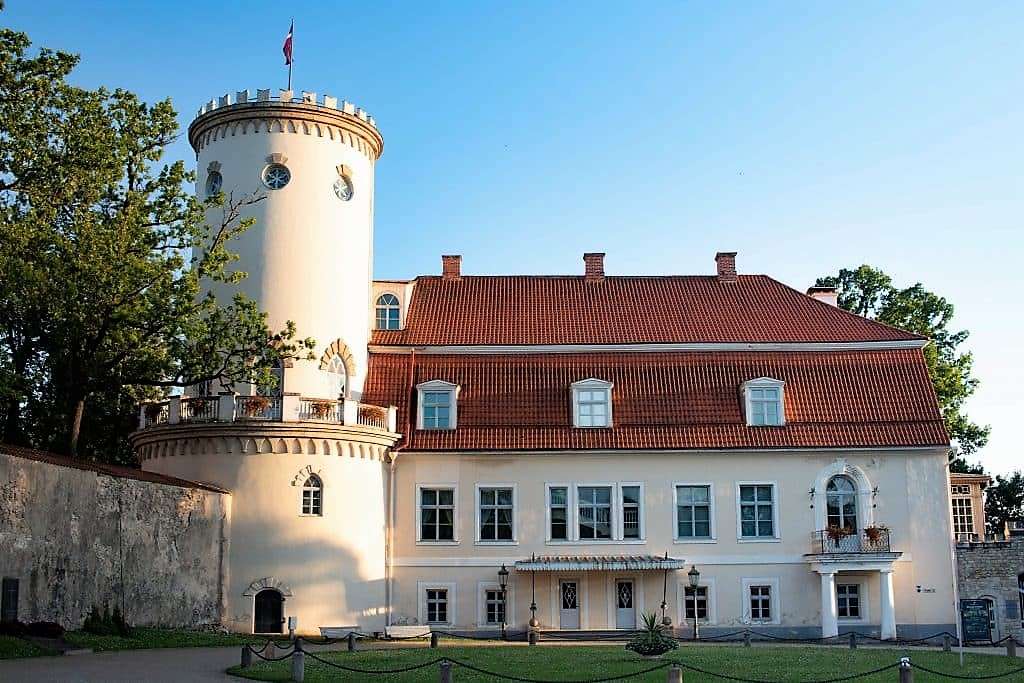 Łotwa Dom Cesis z wieżą puzzle online