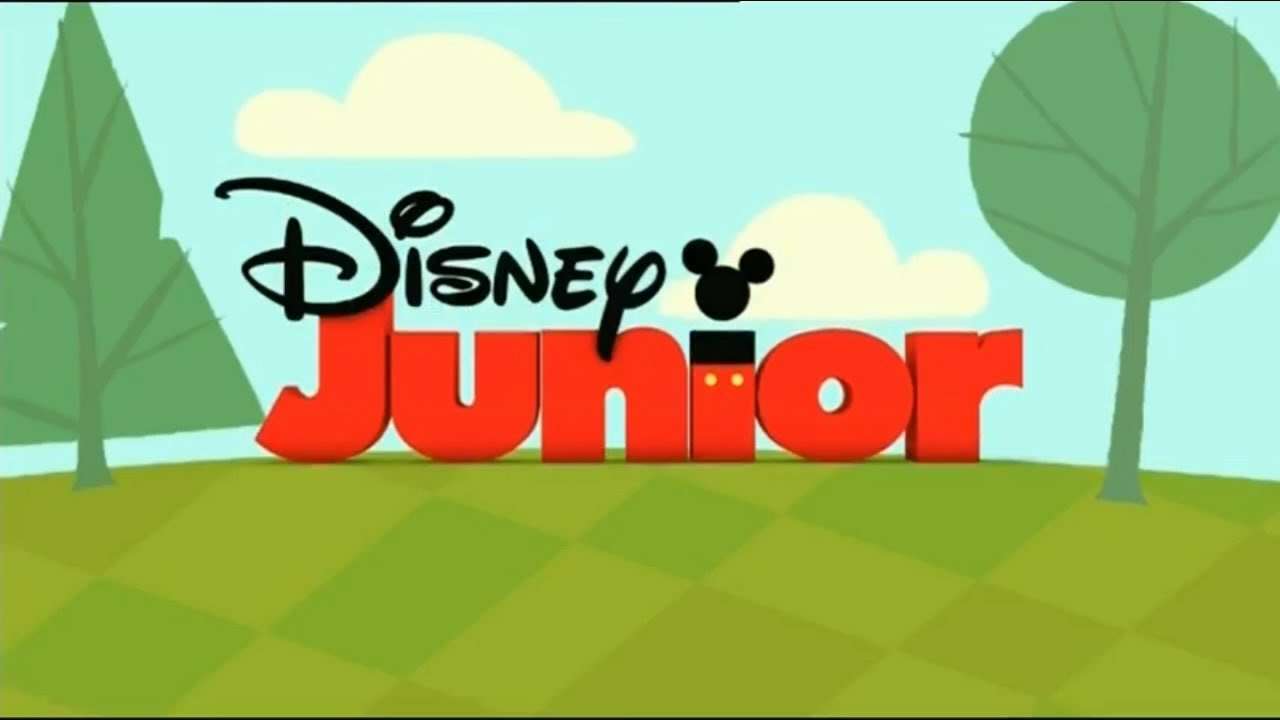 Logo Disney Junior na zderzakach puzzle online