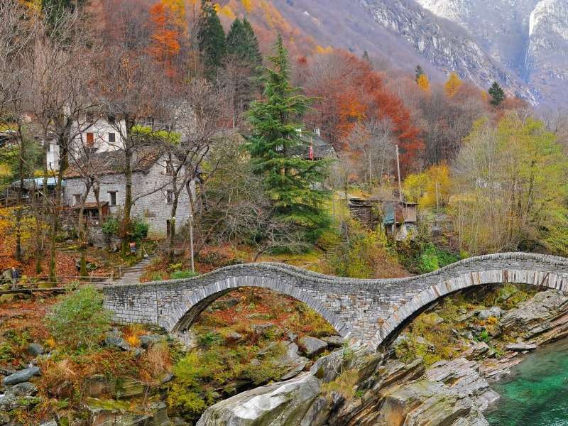 Murowany most nad rzeczką, piękny krajobraz puzzle online