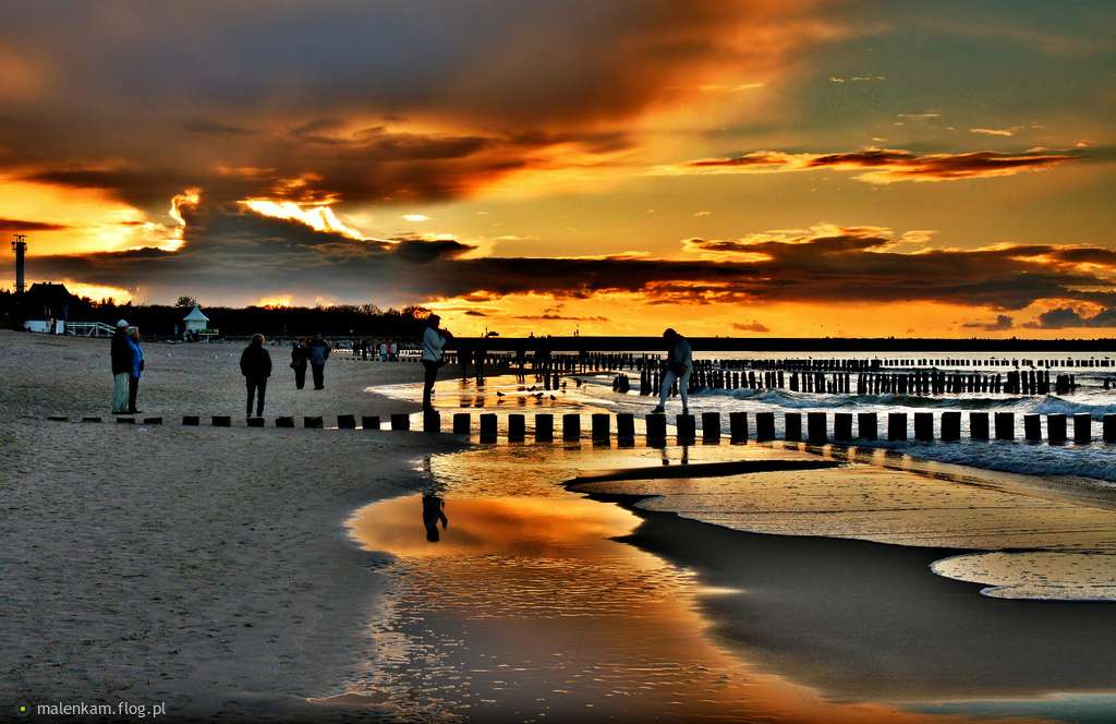Zachód słońca na plaży w Ustce puzzle online