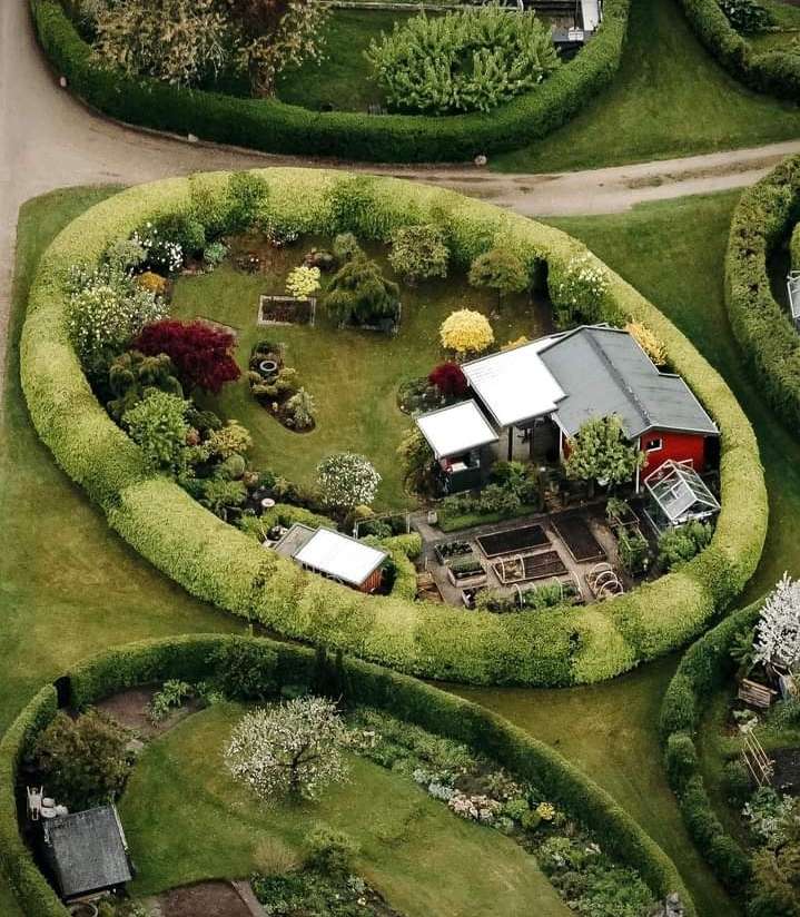 Round Gardens, Denmark puzzle online