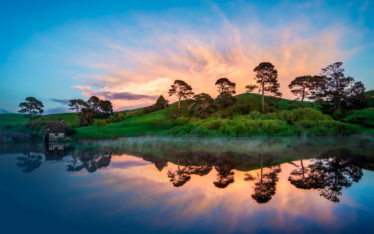 Nowa Zelandia-Hobbiton o poranku, piękny widok puzzle online