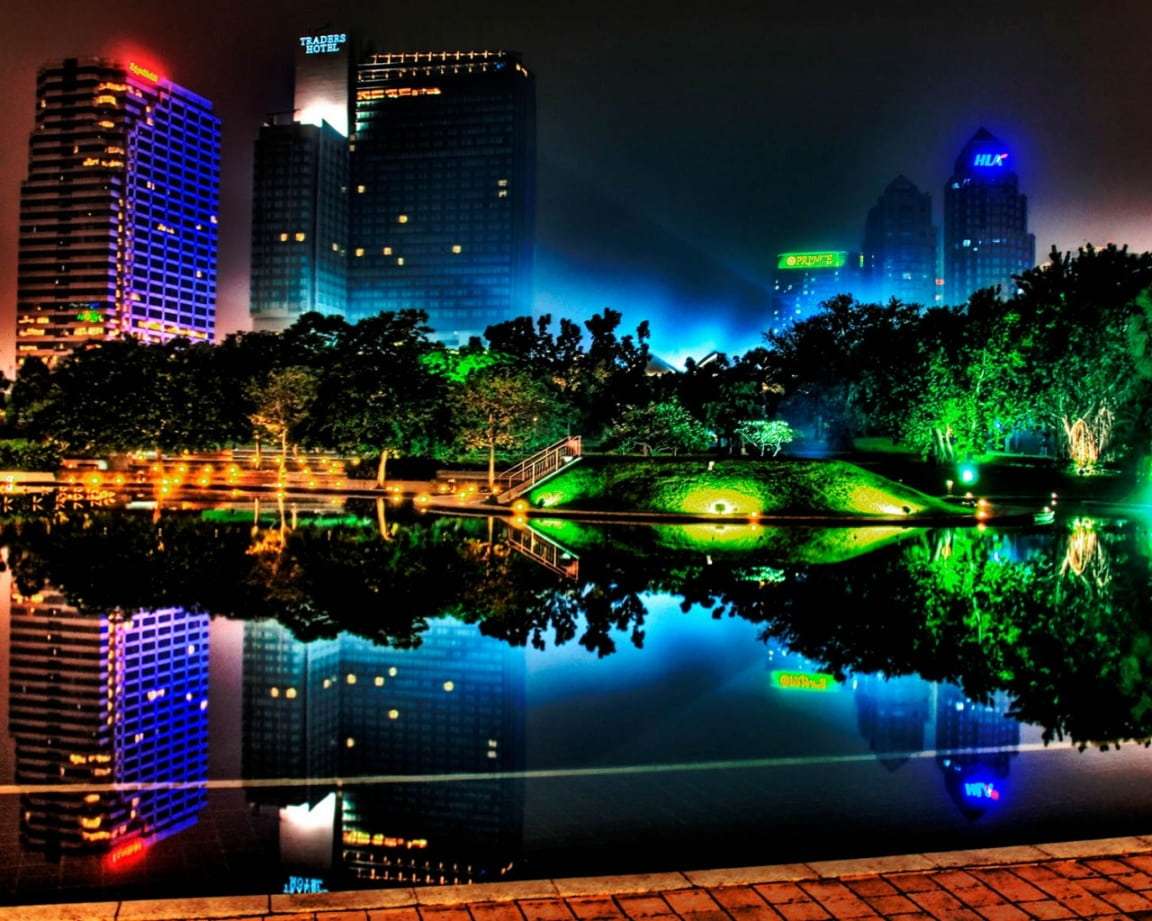 Miasto nocną porą w kolorach neonów:) puzzle online