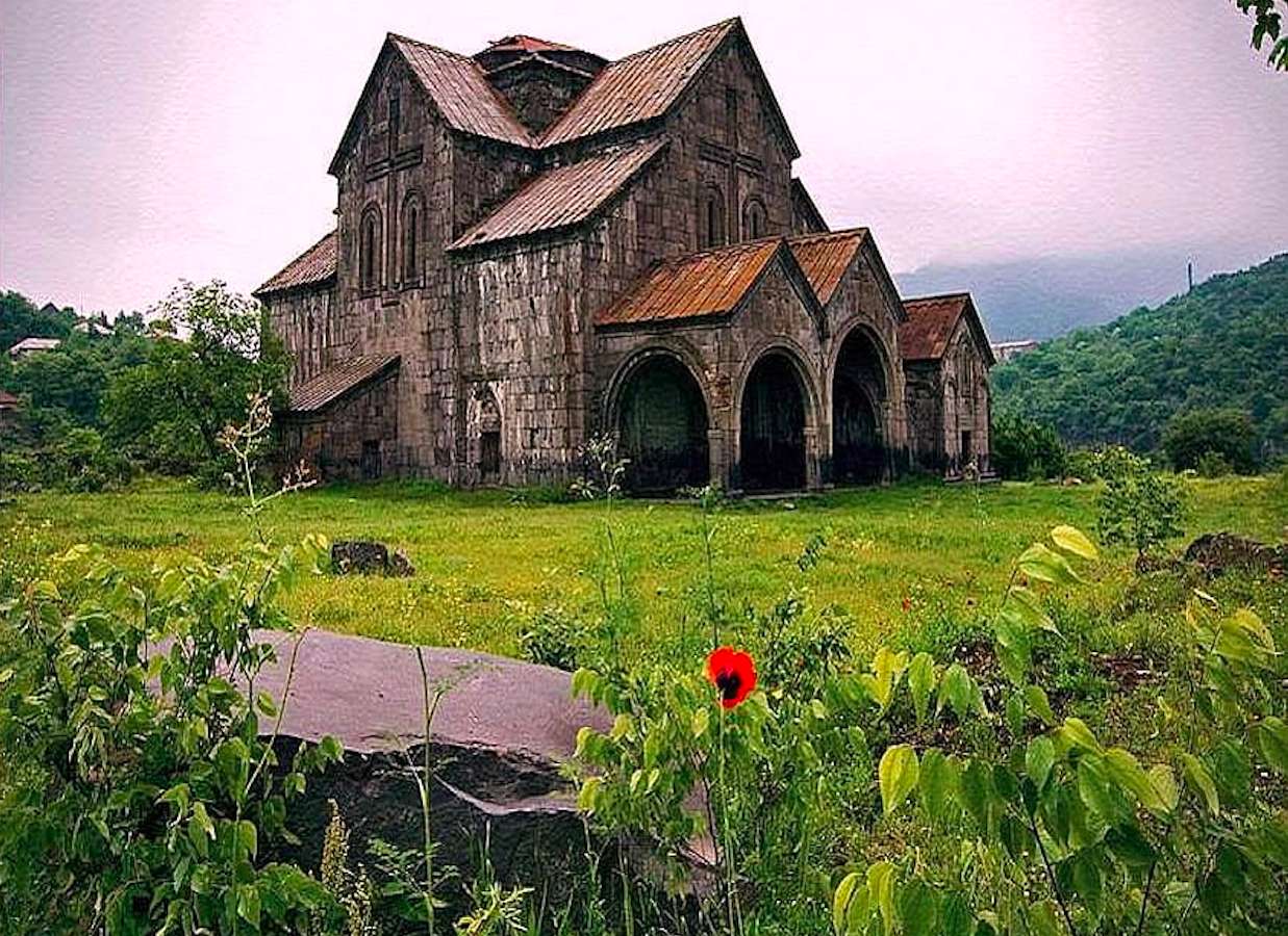 Armenia-Bardzo stary kościół Surp Astvatsatsin puzzle online