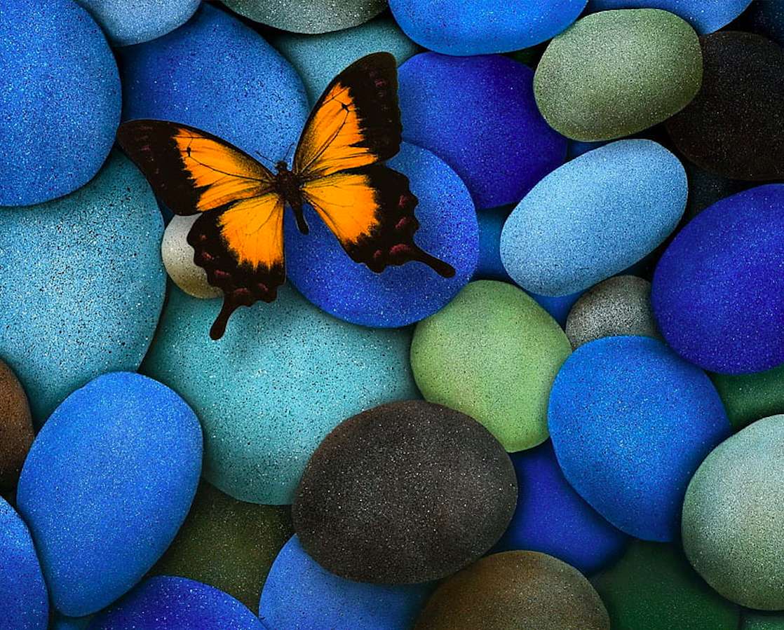 Motyl na niebieskich kamieniach, coś pięknego puzzle online