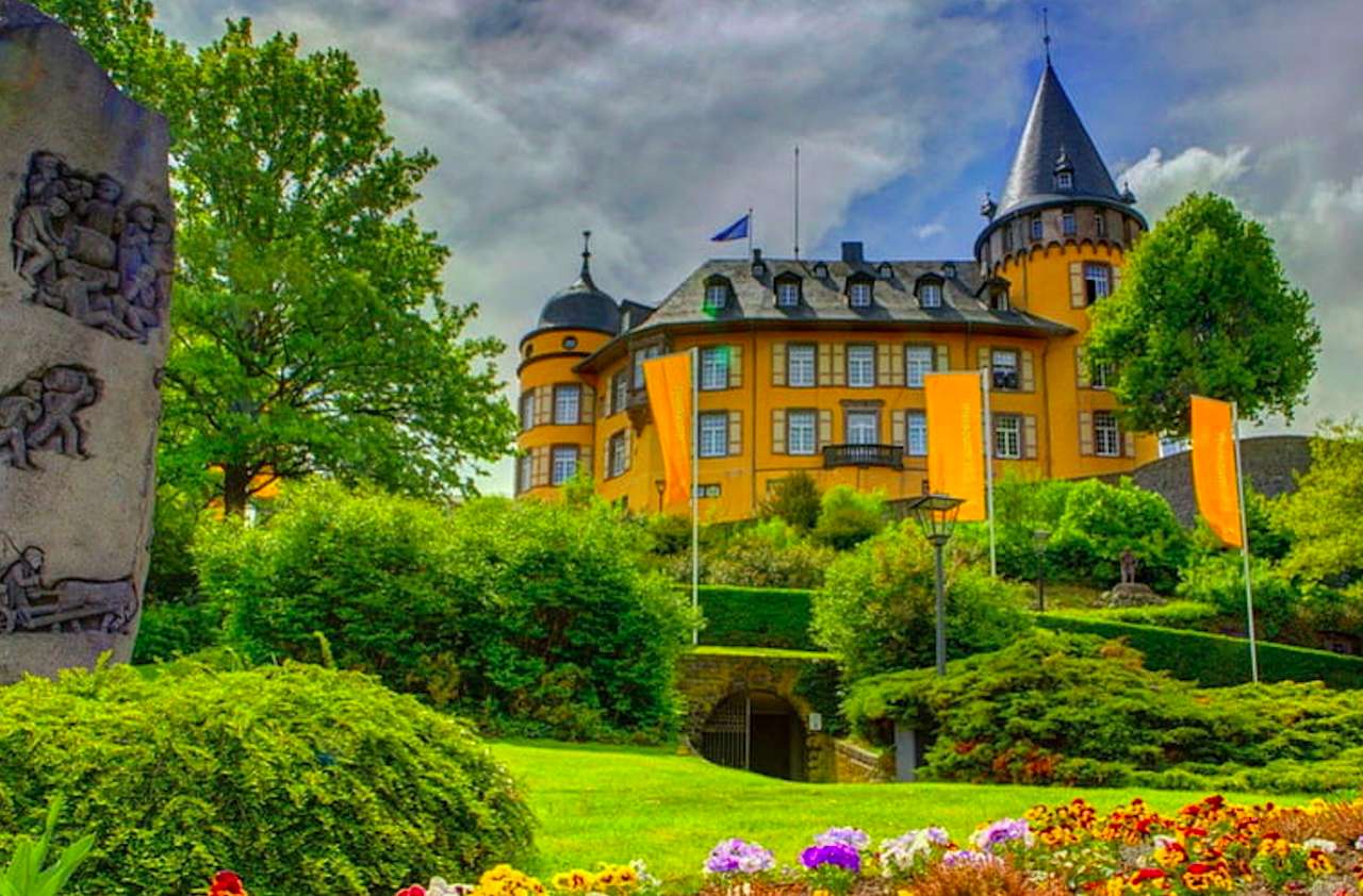 Niemcy-Genovevaburg-Zamek jest symbolem Mayen puzzle online