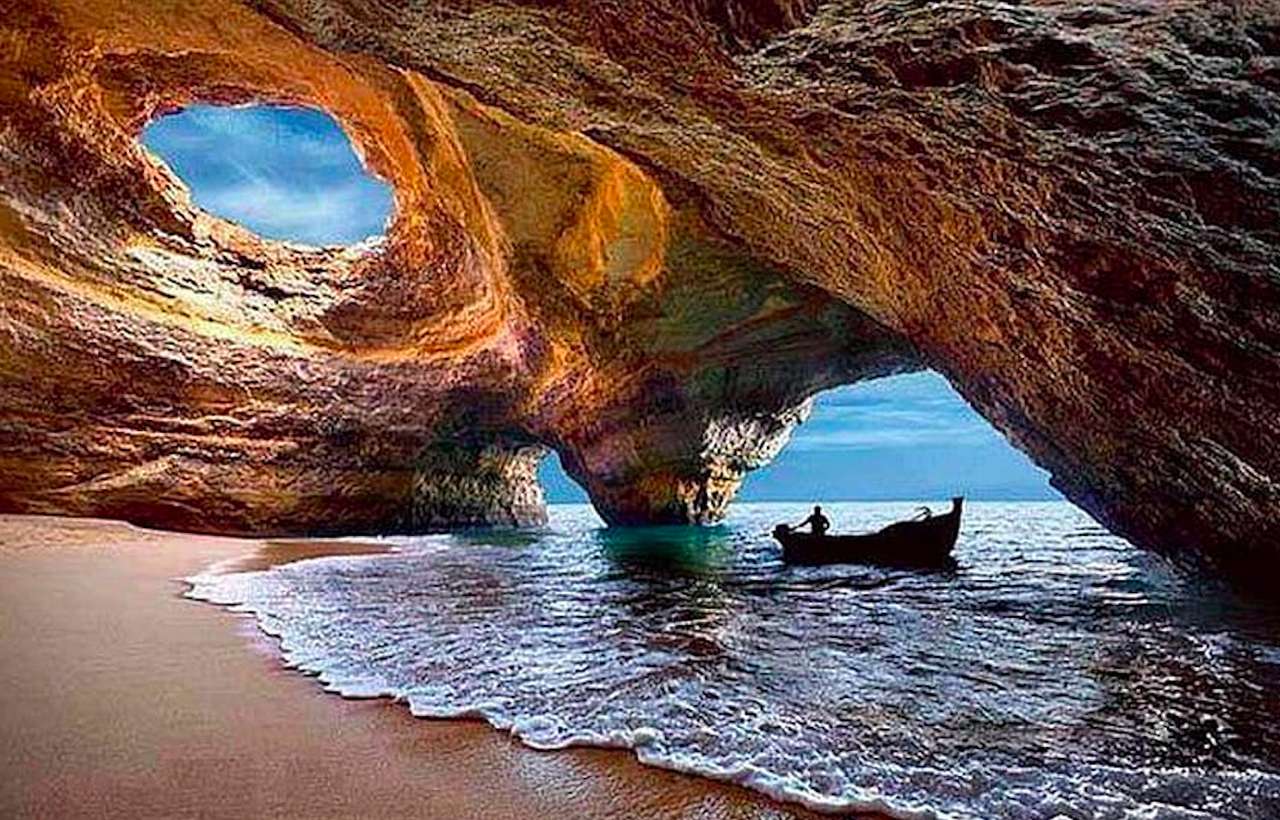 Jaskinia nad oceanem, ciut strasznie ale i pięknie puzzle online