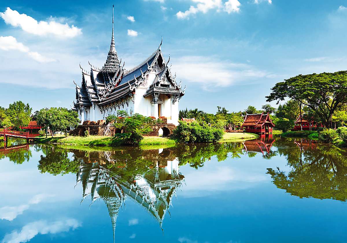 Bangkok -przepiękny pałac na małej wysepce puzzle online