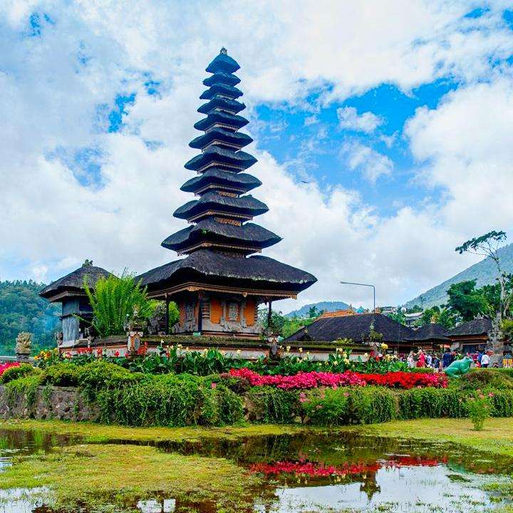 świątynia na wyspie Bali puzzle online
