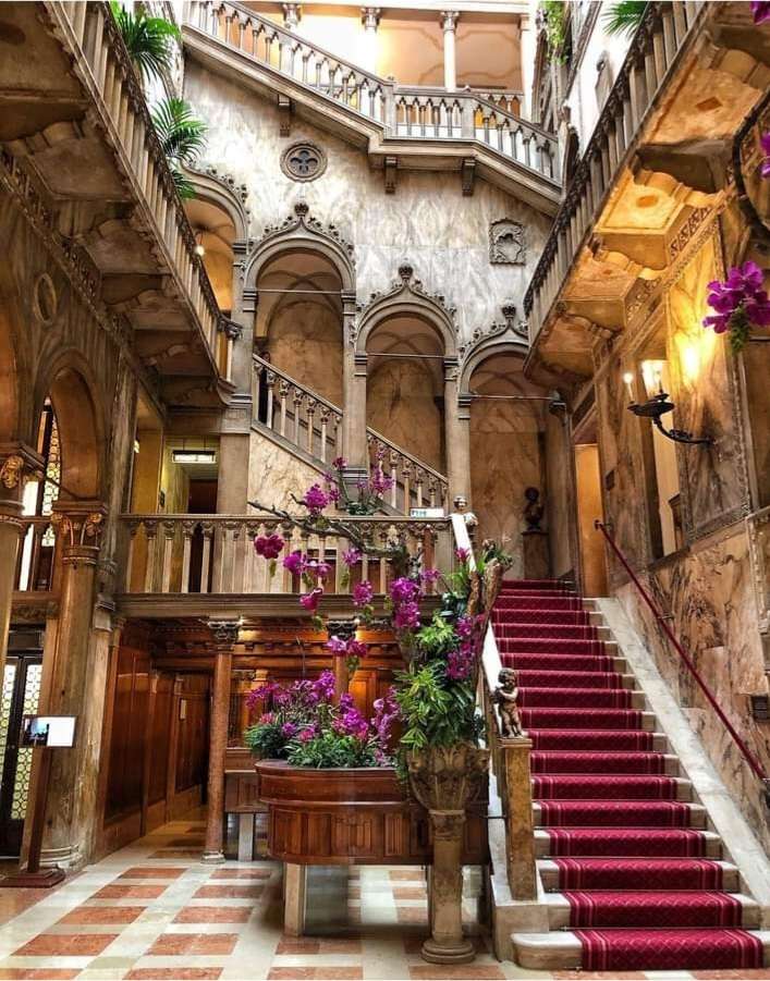 Stunning Architecture of Hotel Danieli in Venice, puzzle online