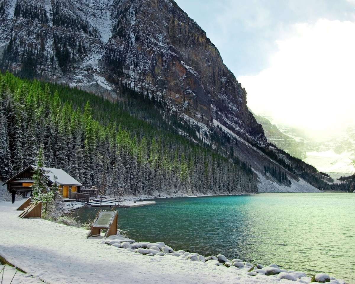 Jezioro w górach zimą puzzle online