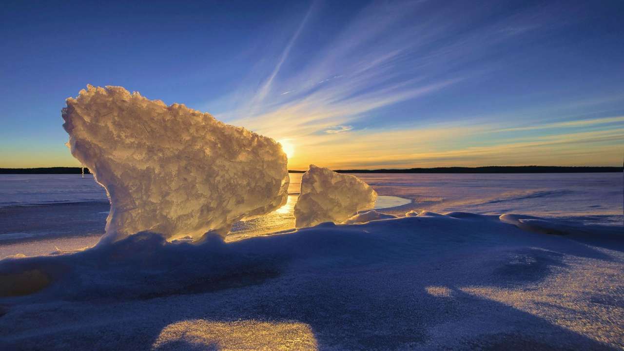 Finlandia-Jezioro Karijaerv przy wschodzie słońca puzzle online