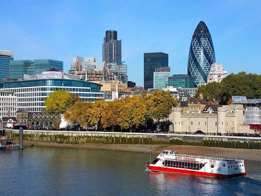 Widok rzeki i miasta w Wielkiej Brytanii puzzle online