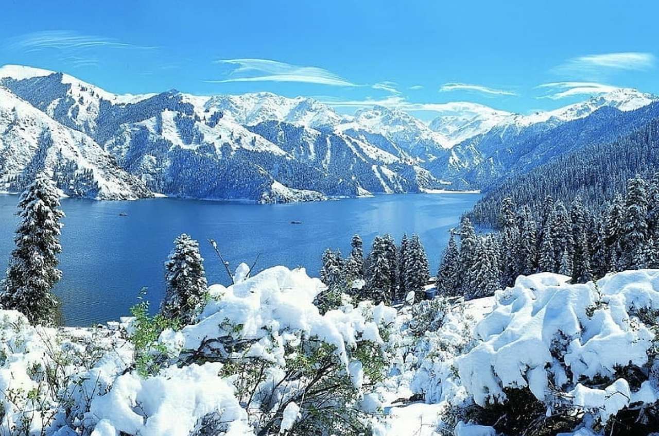 Niebiańskie jezioro Tianshan zimową porą, cudo puzzle online