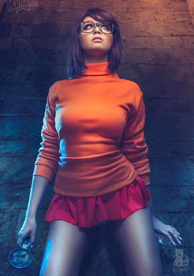 Velma szuka wskazówek puzzle online
