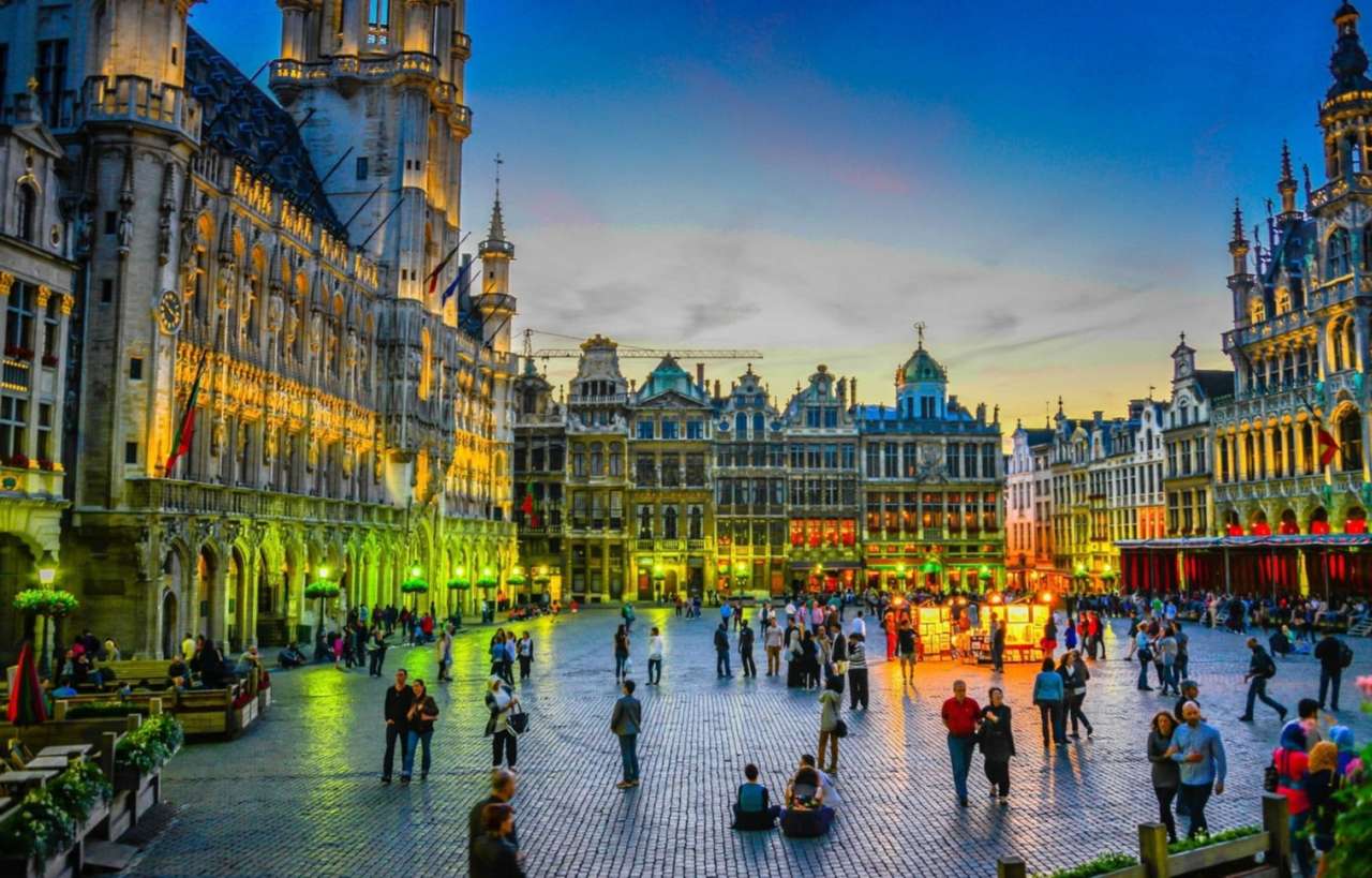 Belgia-Plac miejski w Brukseli wieczorową porą puzzle online