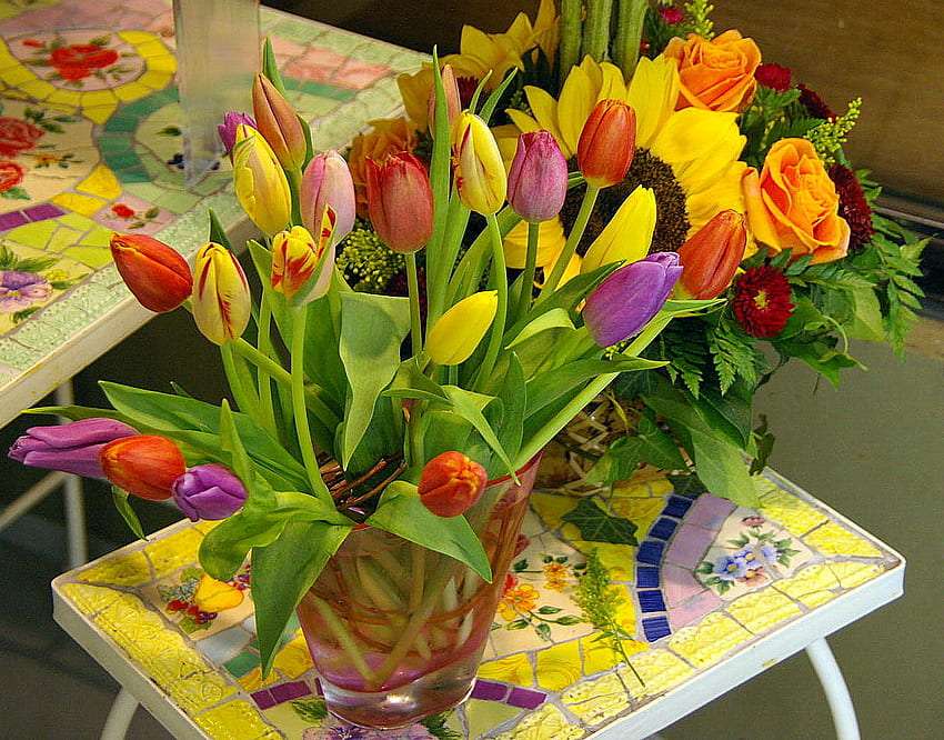 Piękno kolorowych tulipanów, róż słonecznika puzzle online