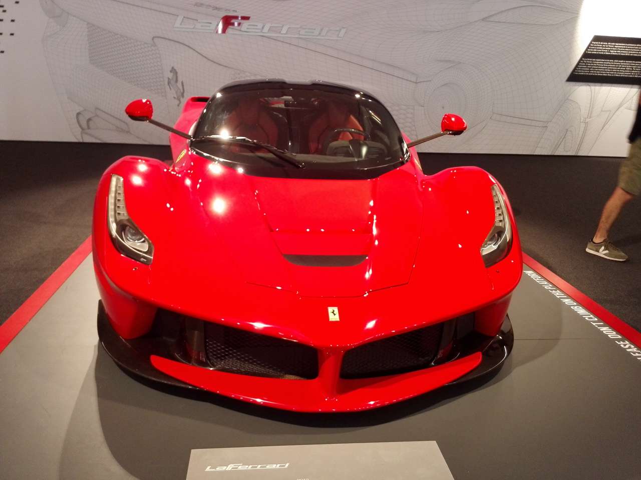 Ferrari czerwone puzzle online
