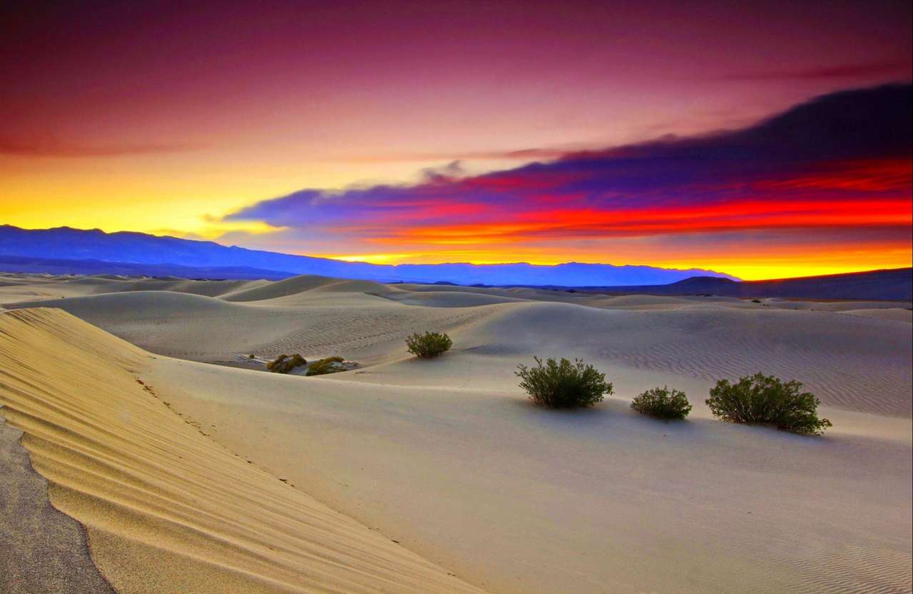 Baśniowe piękno pustyni o zmierzchu, no cudo puzzle online