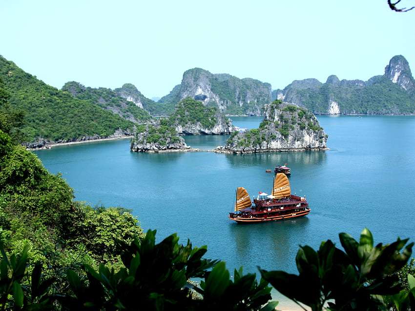 Wietnam- Ha Long, piękna zatoka z wysepkami puzzle online