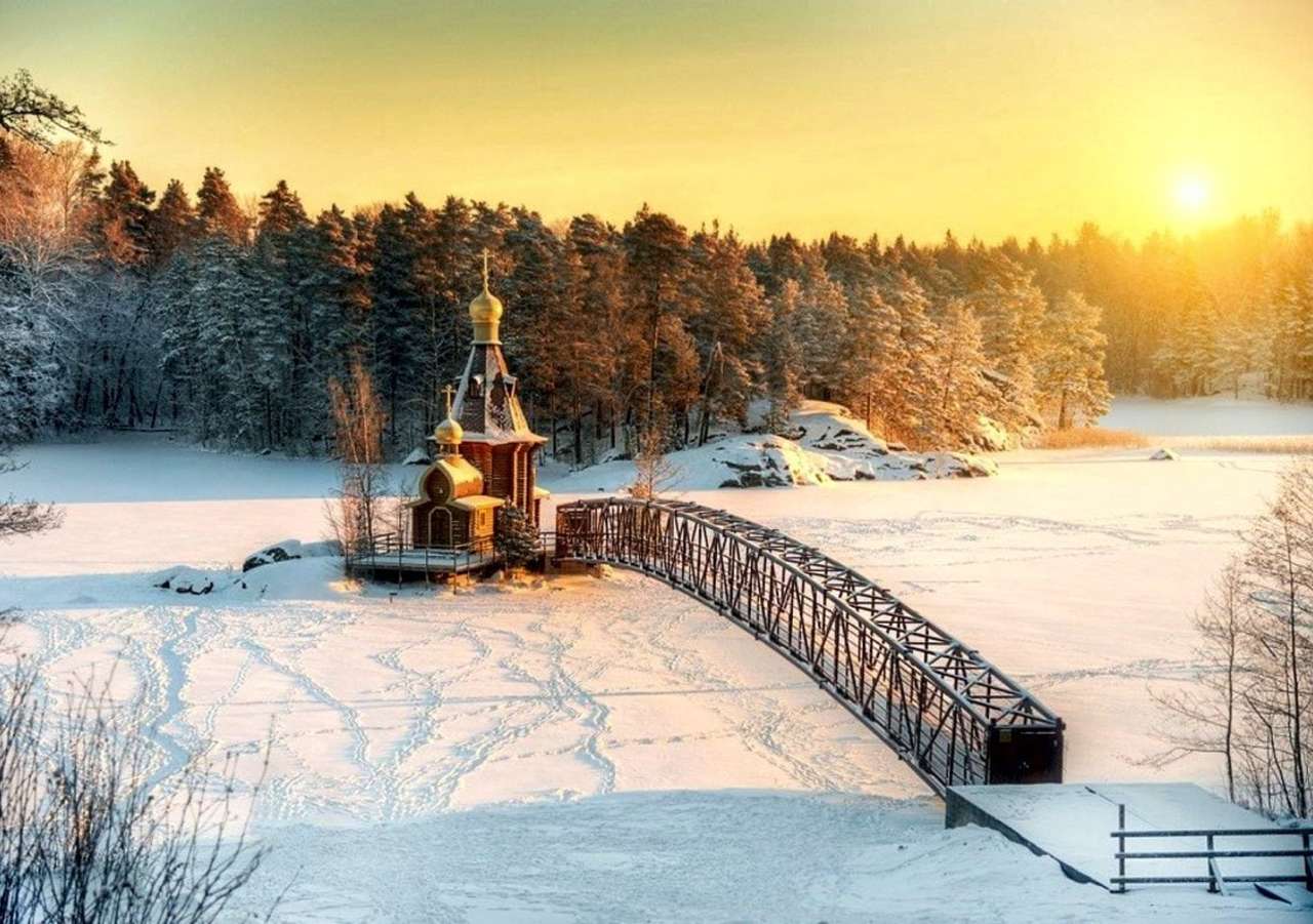 Zimowy zachód słońca i samotna cerkiew puzzle online