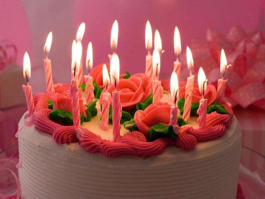 Śmietankowo-Różanny tort urodzinowy, piękny puzzle online