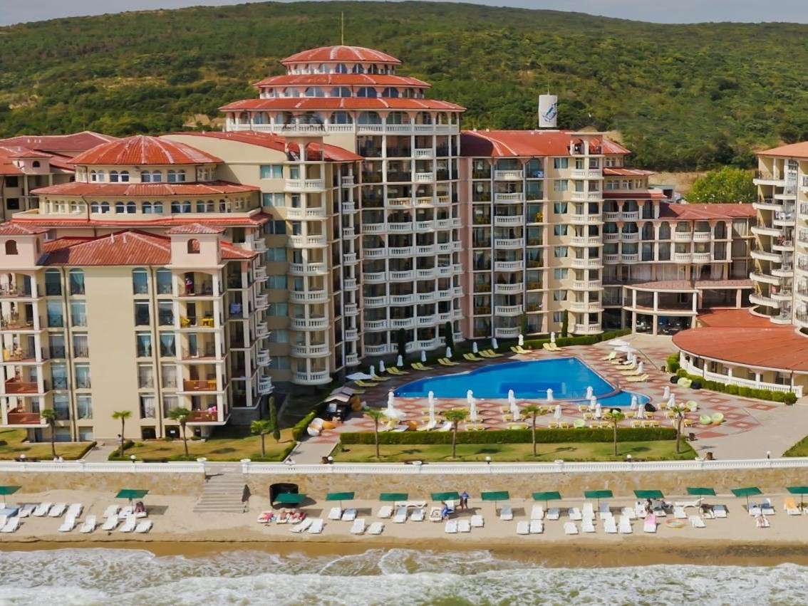 Resort hotelowy z plażą w Bułgarii puzzle online