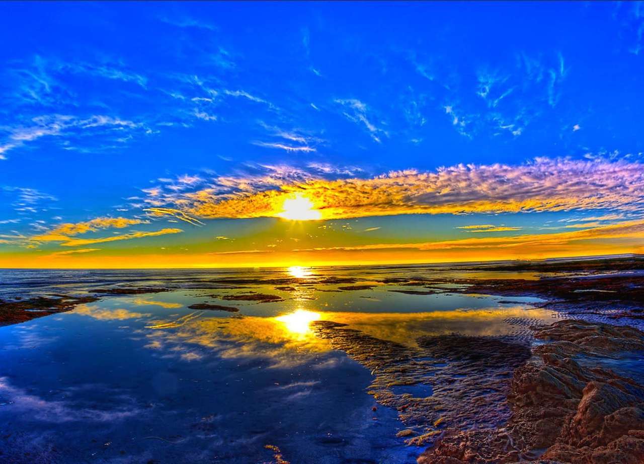 Piękno nieba w kolorze zachodzącego słońca, cudo puzzle online