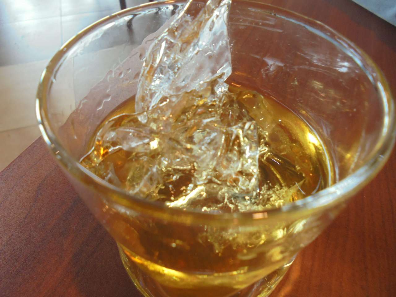 Whisky z lodem lodowcowym puzzle online