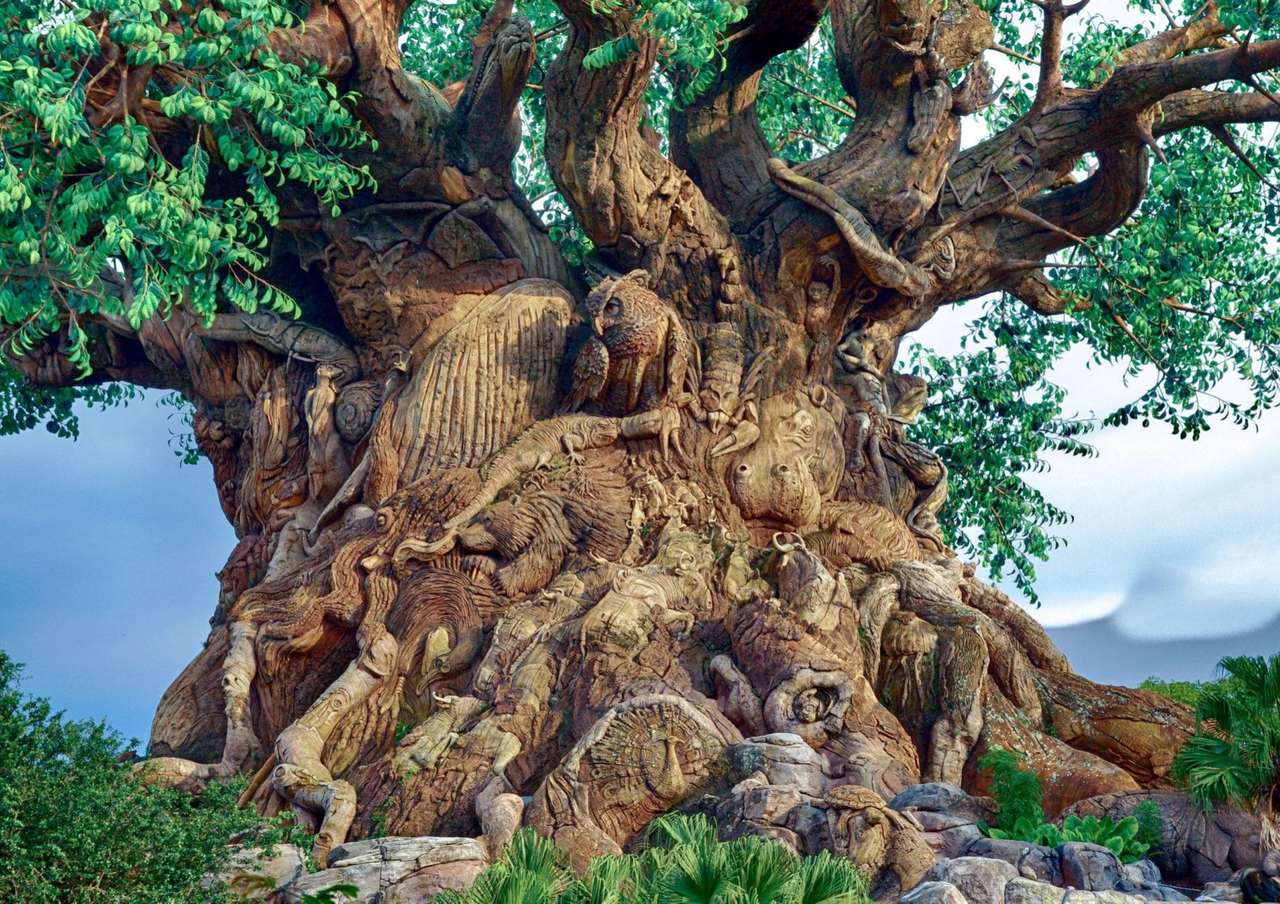 Niesamowite drzewo ''rzeźba'' puzzle online