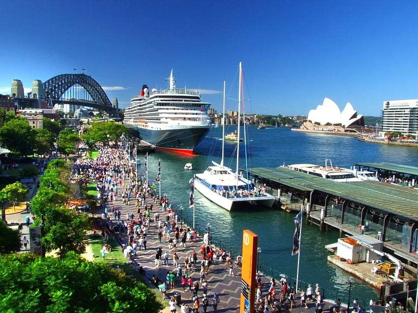 Sydney- Statek wycieczkowy w przystani portowej puzzle online