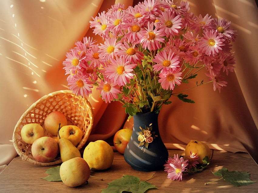 Kwiatowo-owocowa aranżacja i piękny wazonik puzzle online