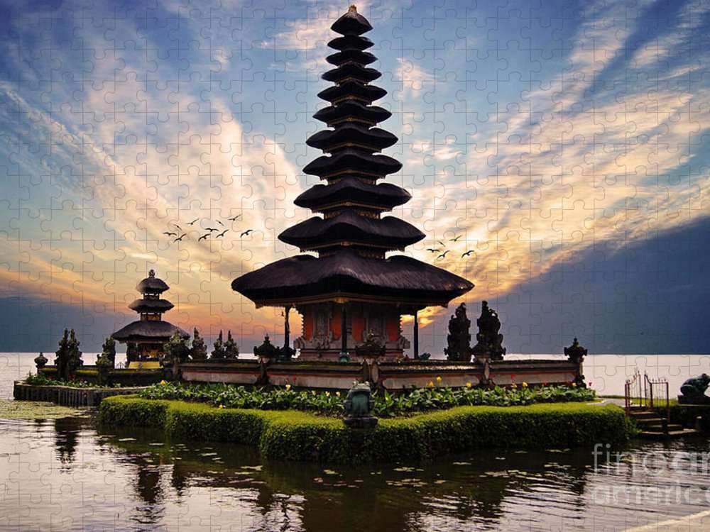 Świątynia na wyspie Bali puzzle online
