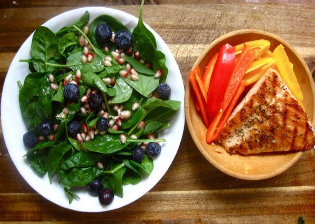 Zdrowy nisko-kaloryczny obiad pełen witamin puzzle online