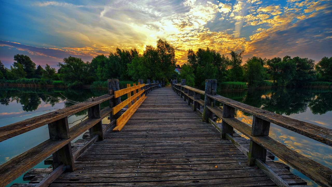 most nad rzeką o zachodzie słońca puzzle online