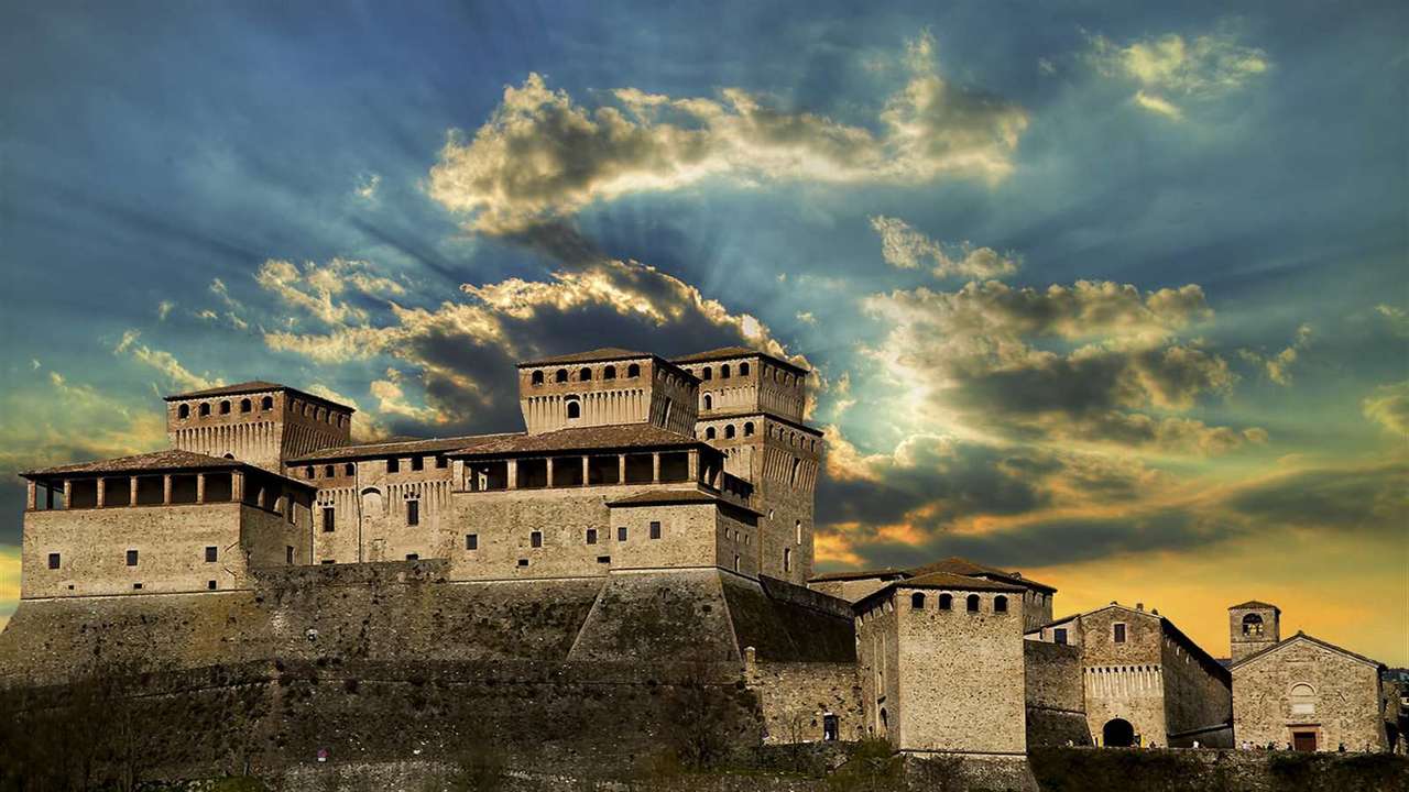 Zamek Torrechiara Włochy puzzle online