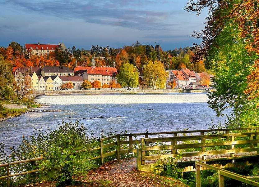 Piękny widok na miasto i próg na rzece (Bawaria) puzzle online