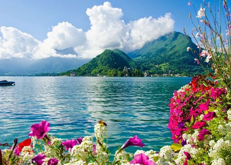 Jezioro i wybrzeże w górach puzzle online