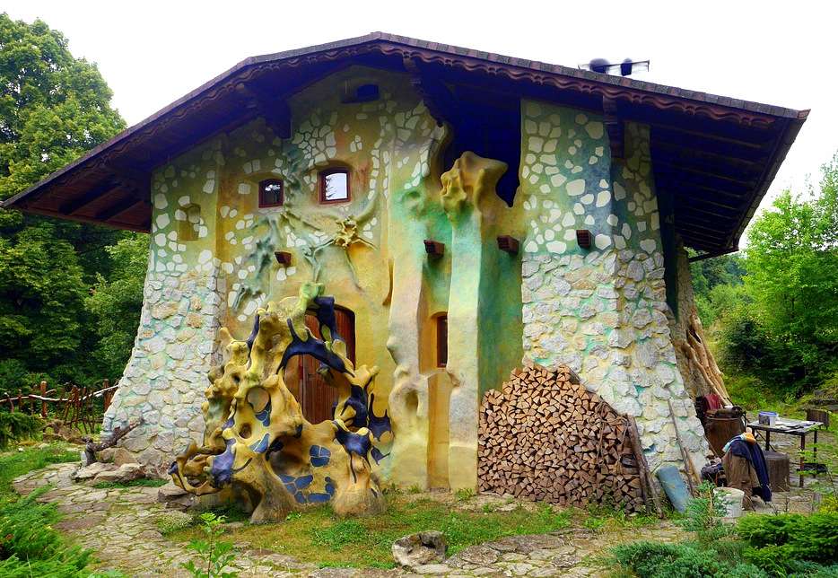 Przedziwny dom na słowackiej wsi puzzle online