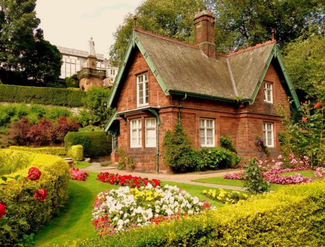 Niesamowita angielska chata z angielskim ogrodem puzzle online